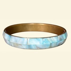 🌸VTG Blue Mother of Pearl Bangle